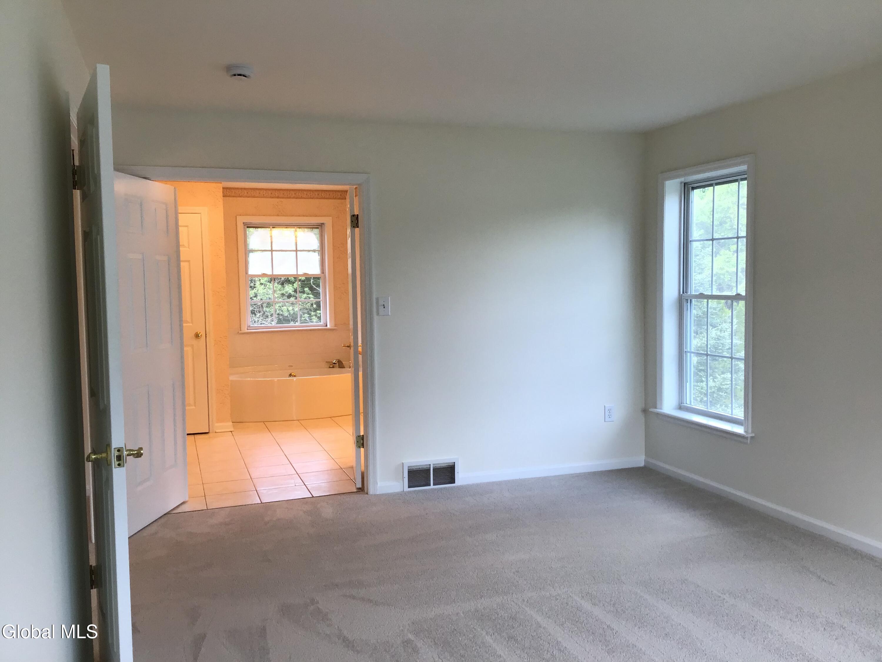 10 Reynolds Court Delmar NY 12054