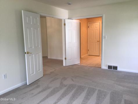 10 Reynolds Court Delmar NY 12054