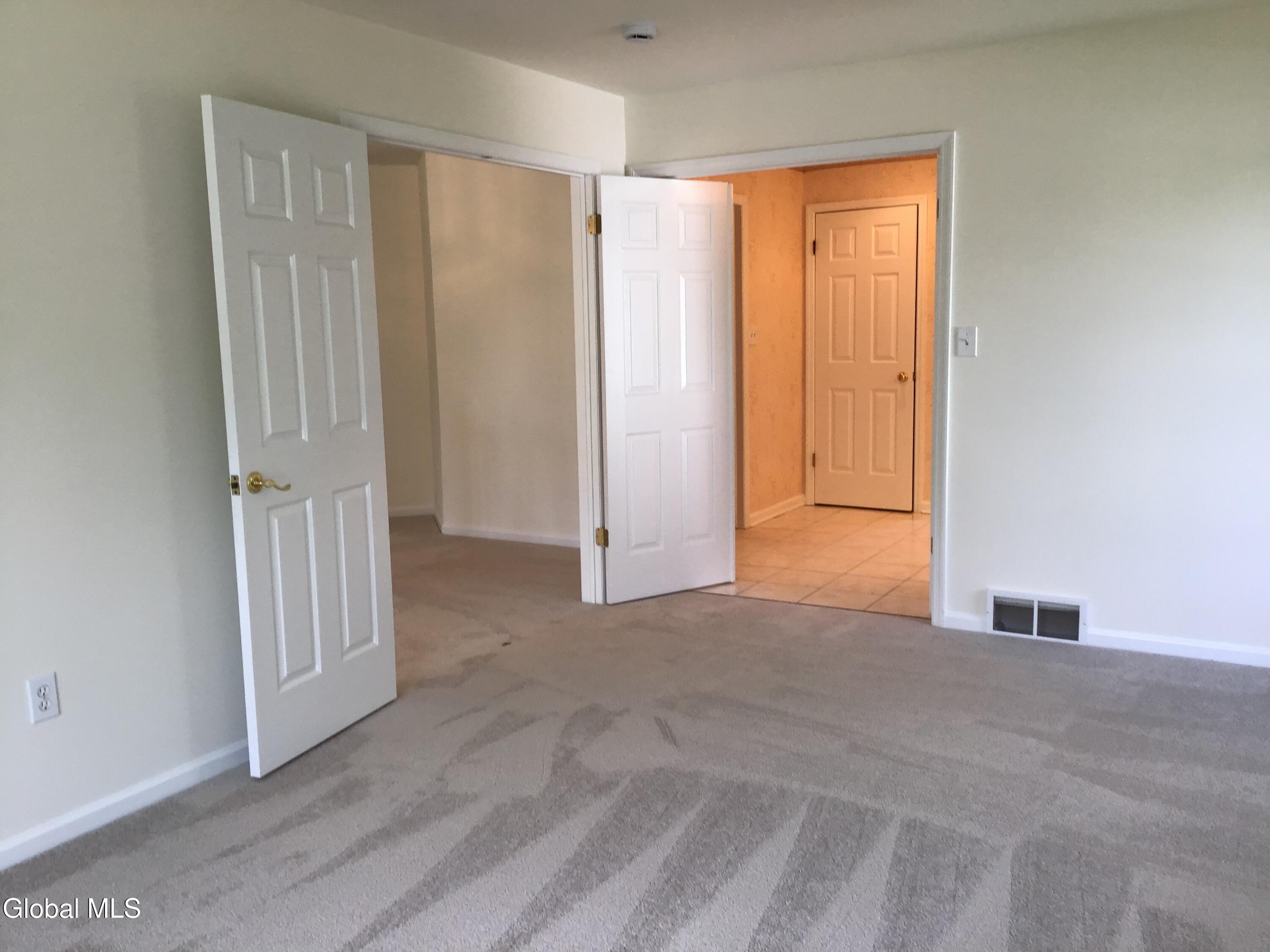 10 Reynolds Court Delmar NY 12054