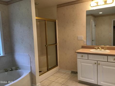 10 Reynolds Court Delmar NY 12054
