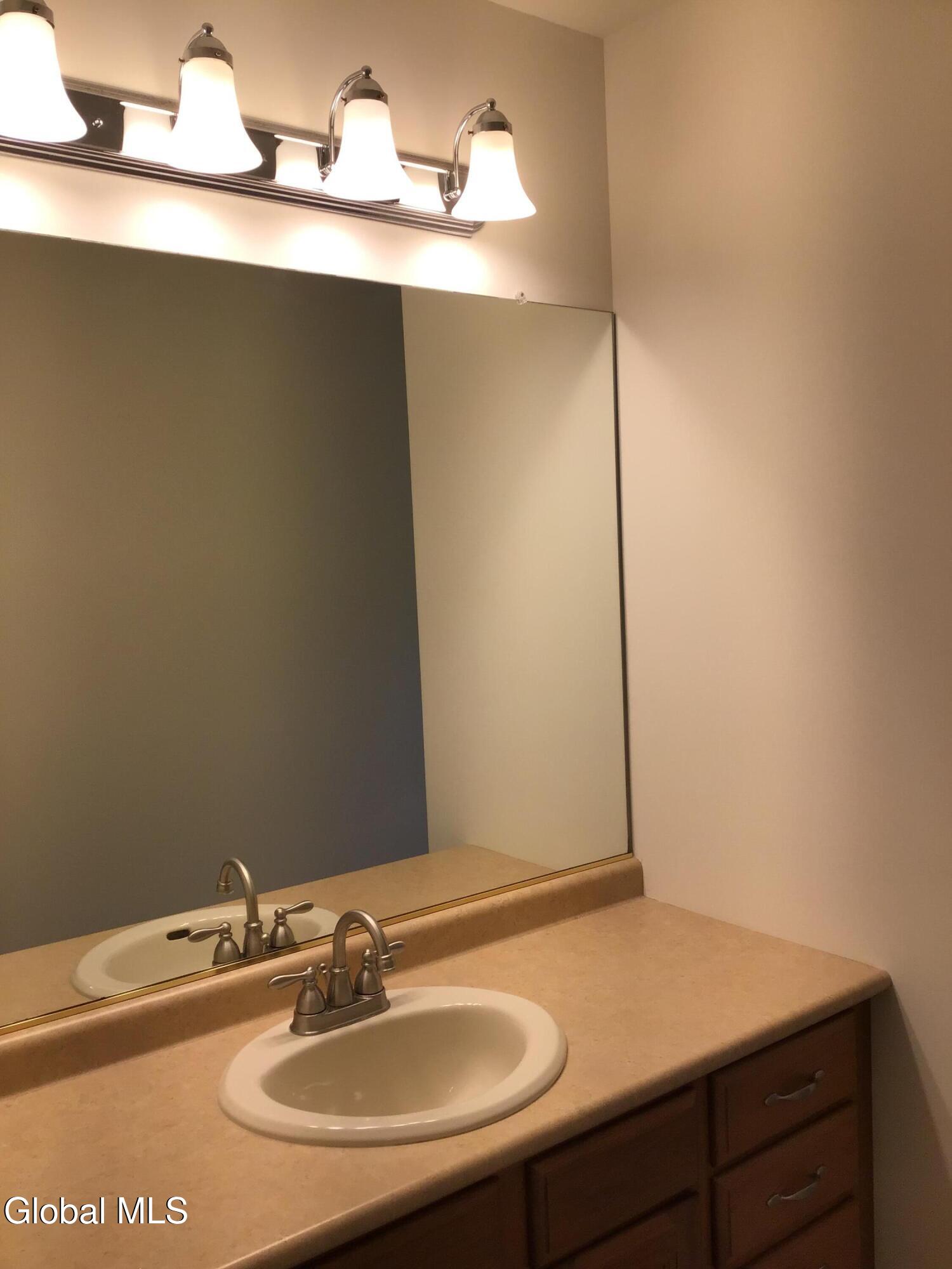 10 Reynolds Court Delmar NY 12054