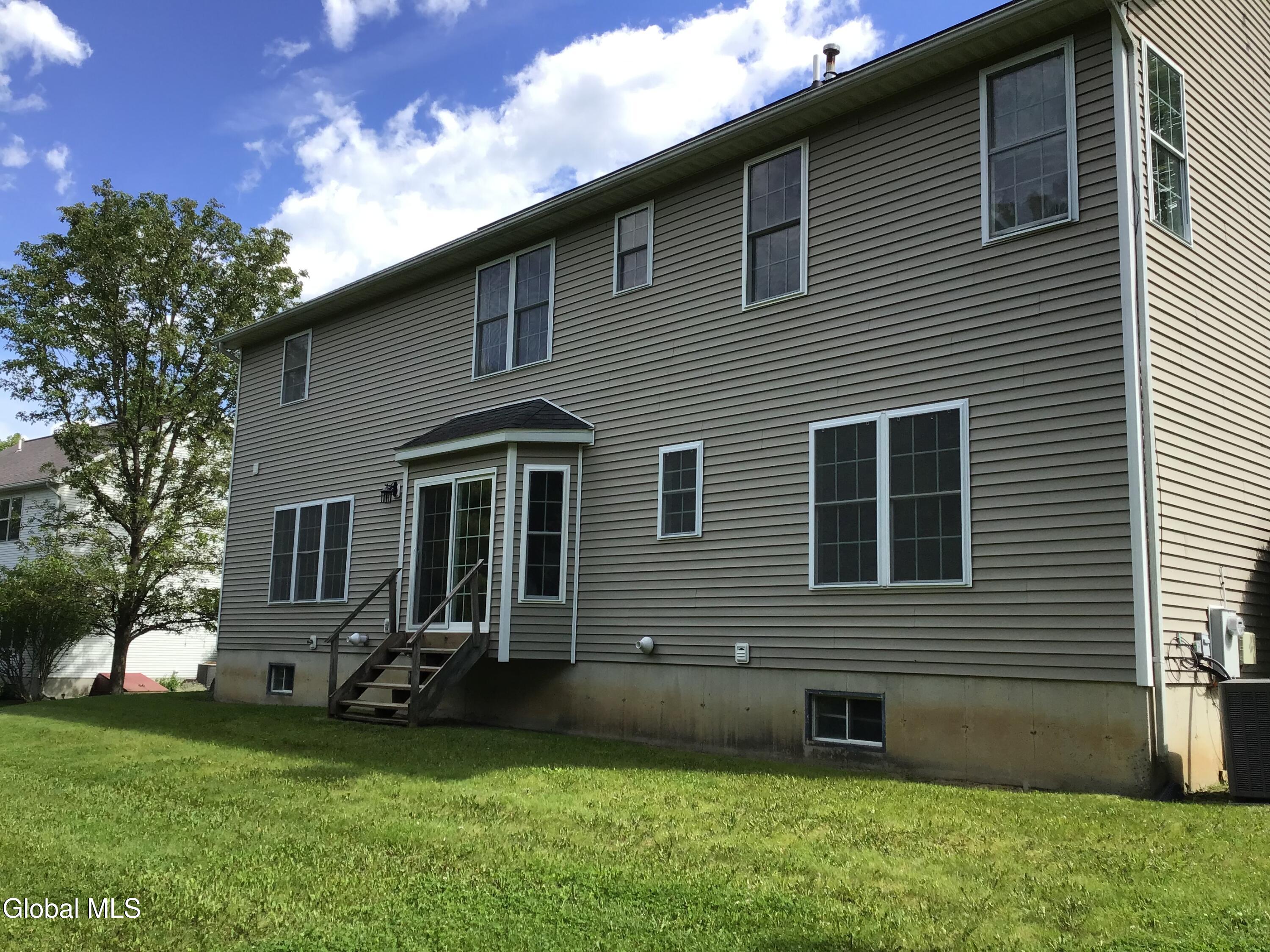 10 Reynolds Court Delmar NY 12054