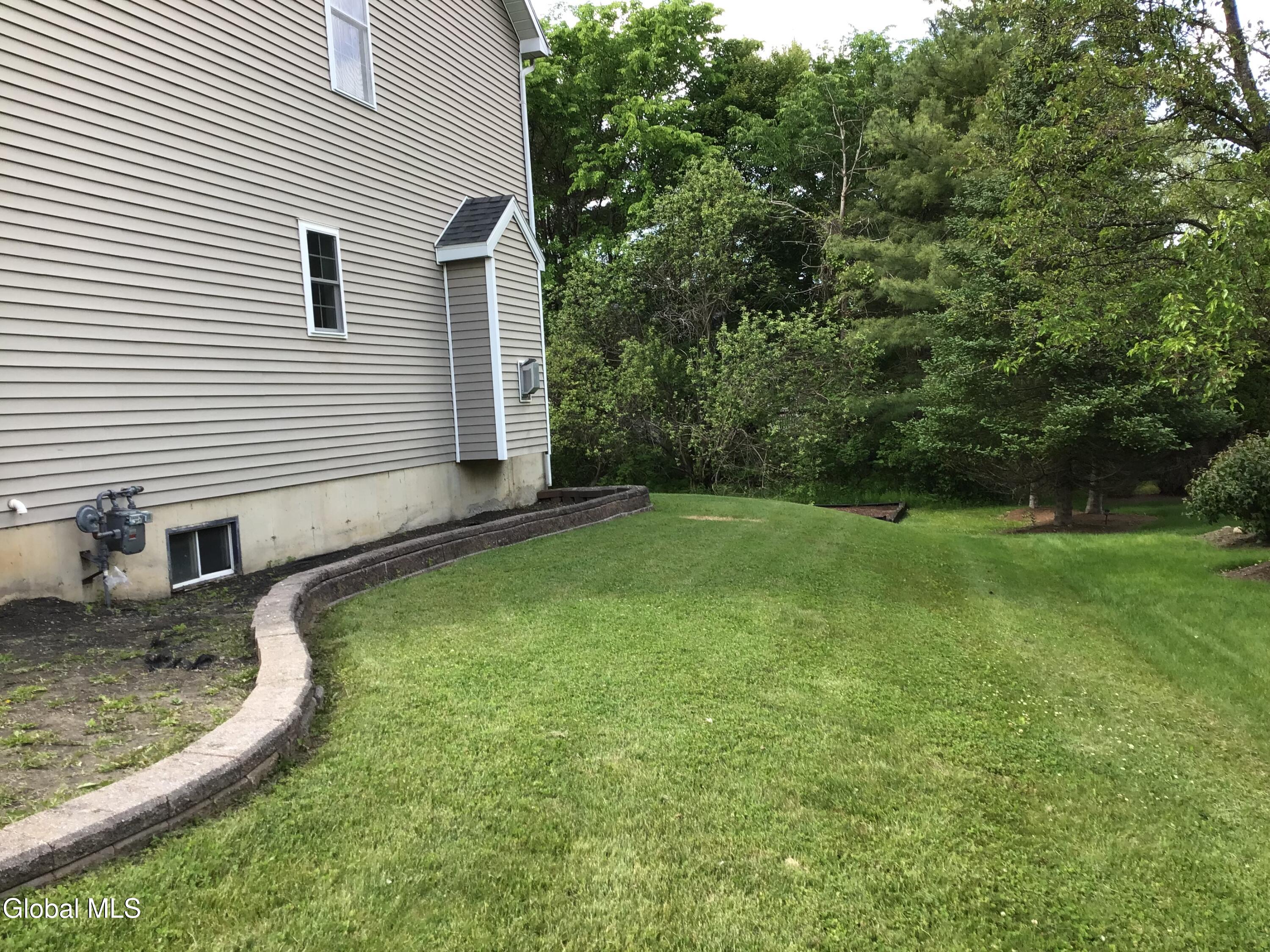 10 Reynolds Court Delmar NY 12054