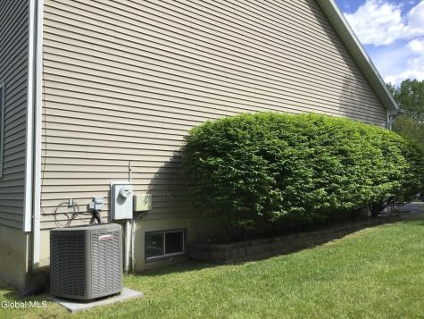 10 Reynolds Court Delmar NY 12054
