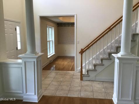 10 Reynolds Court Delmar NY 12054