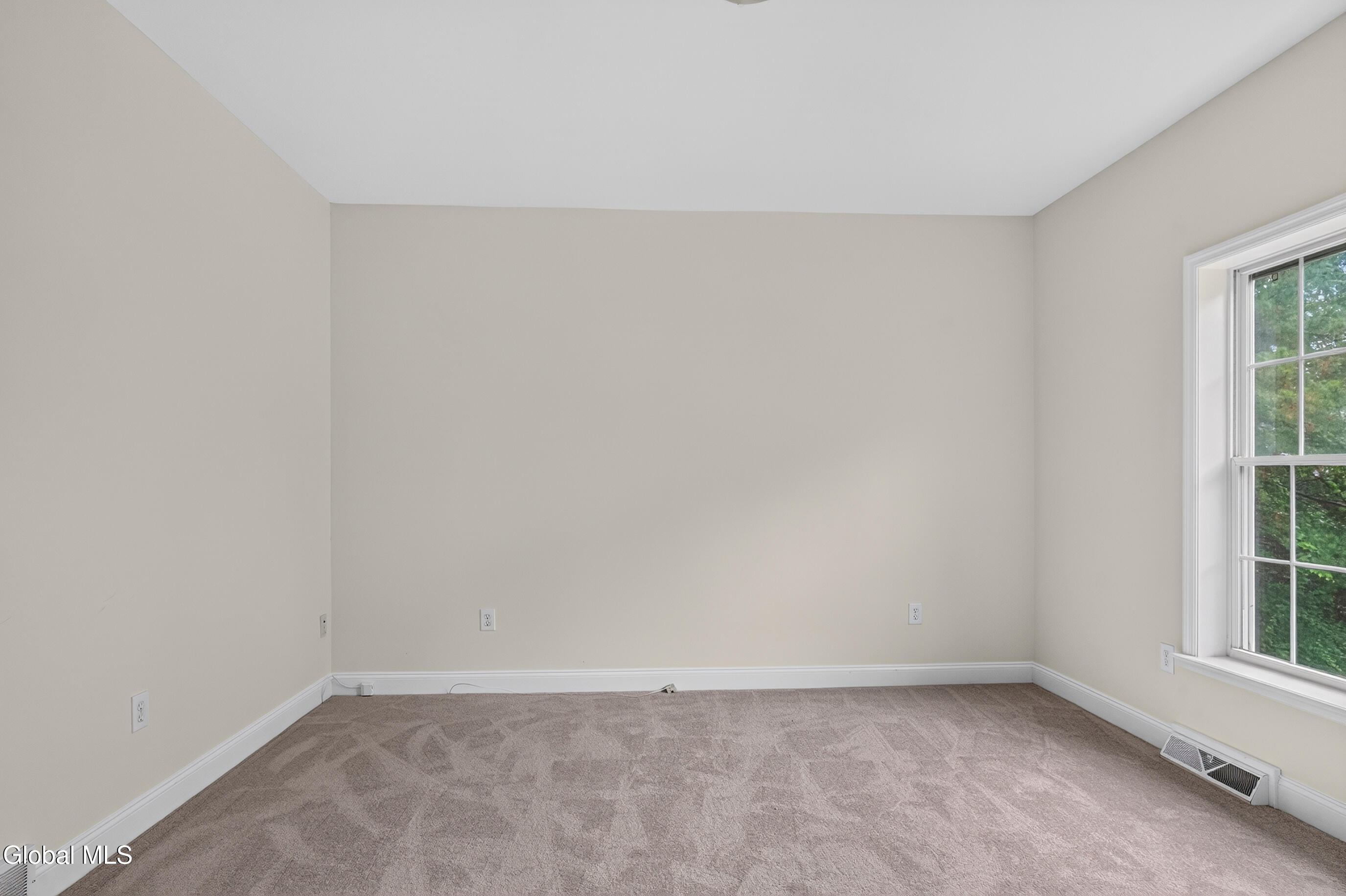 10 Reynolds Court Delmar NY 12054