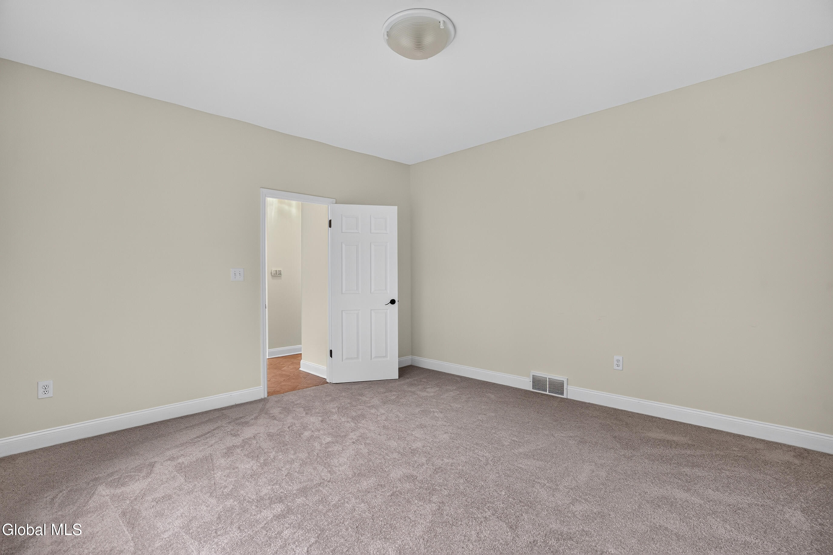 10 Reynolds Court Delmar NY 12054