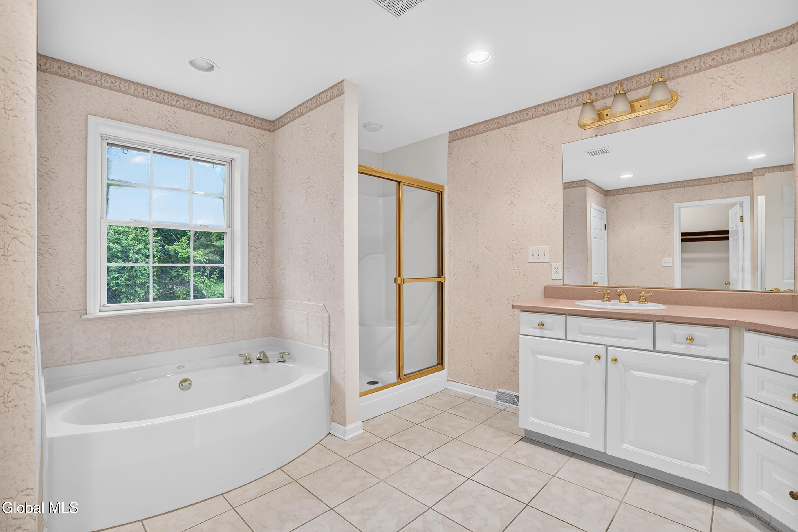 10 Reynolds Court Delmar NY 12054