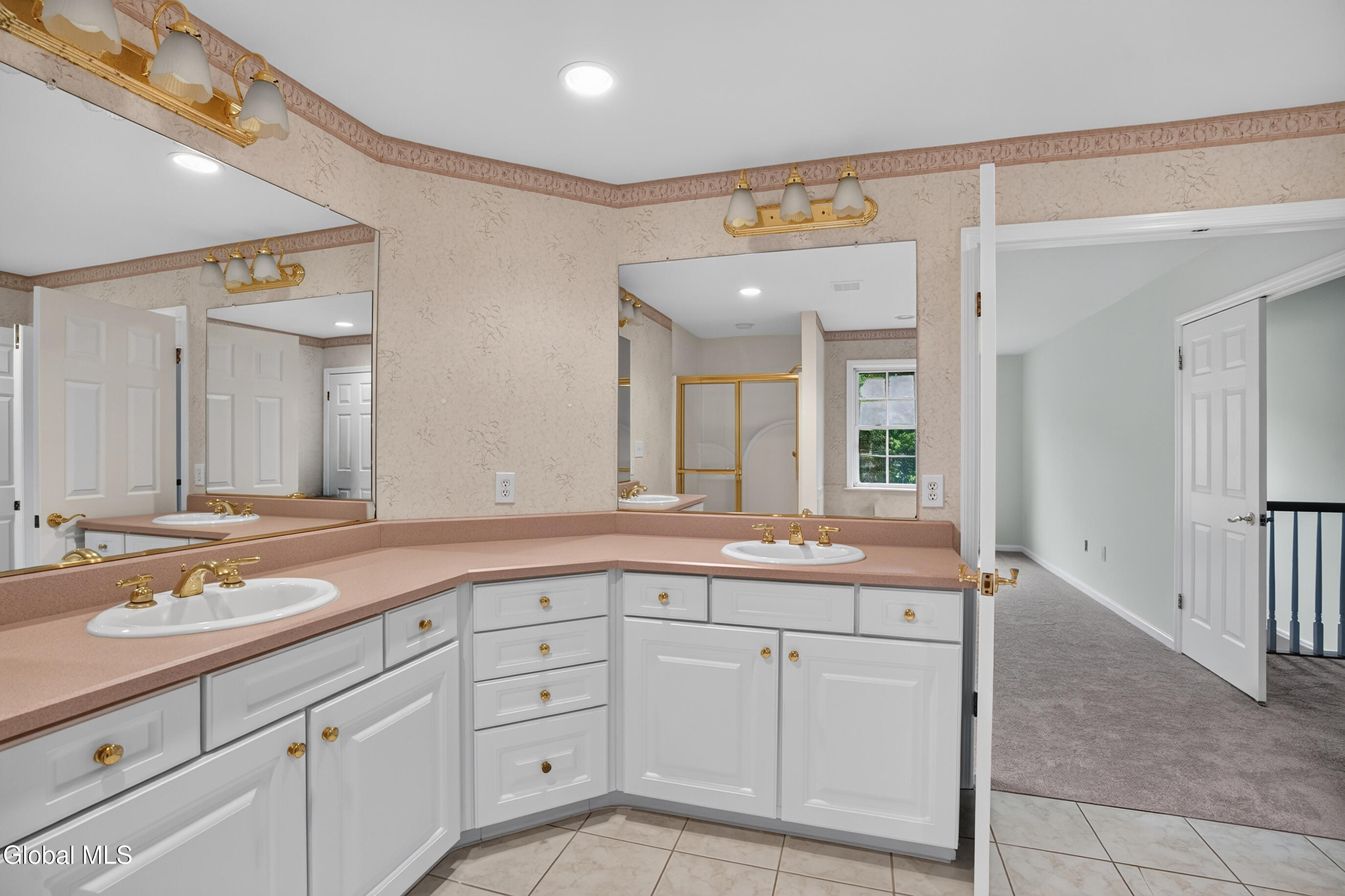 10 Reynolds Court Delmar NY 12054