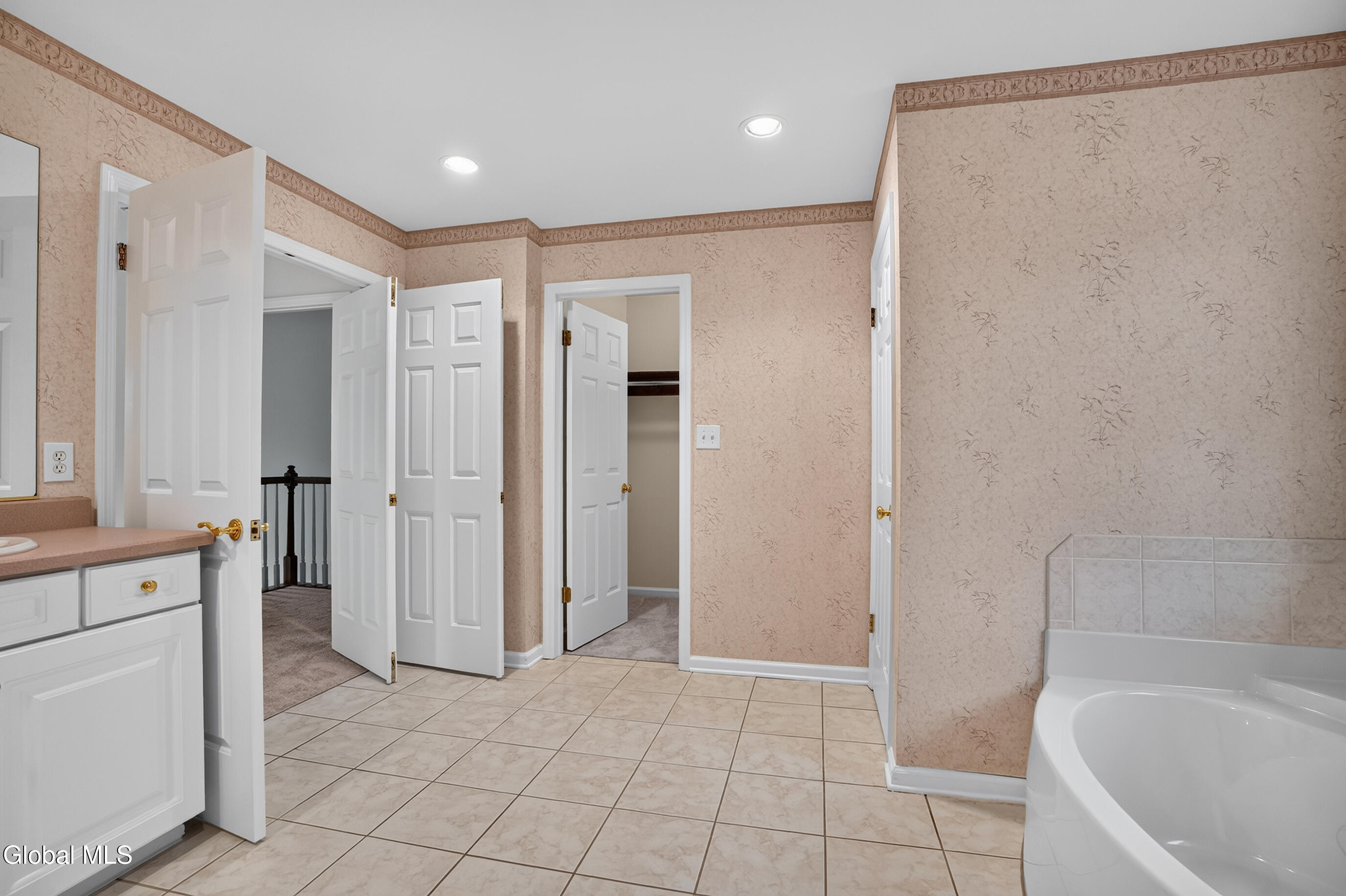 10 Reynolds Court Delmar NY 12054