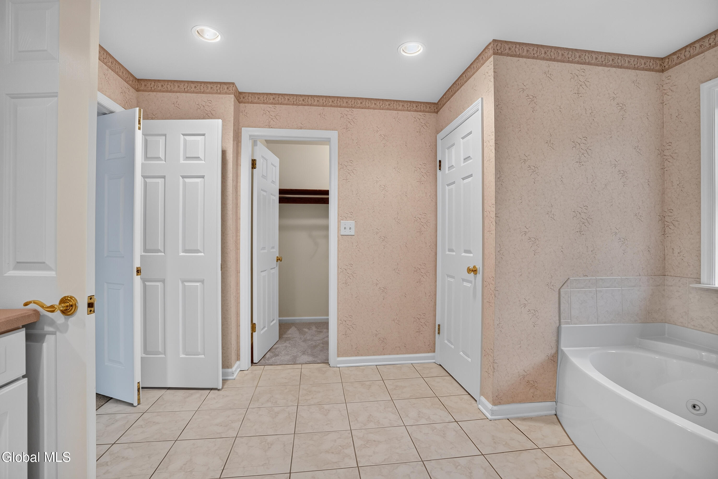 10 Reynolds Court Delmar NY 12054