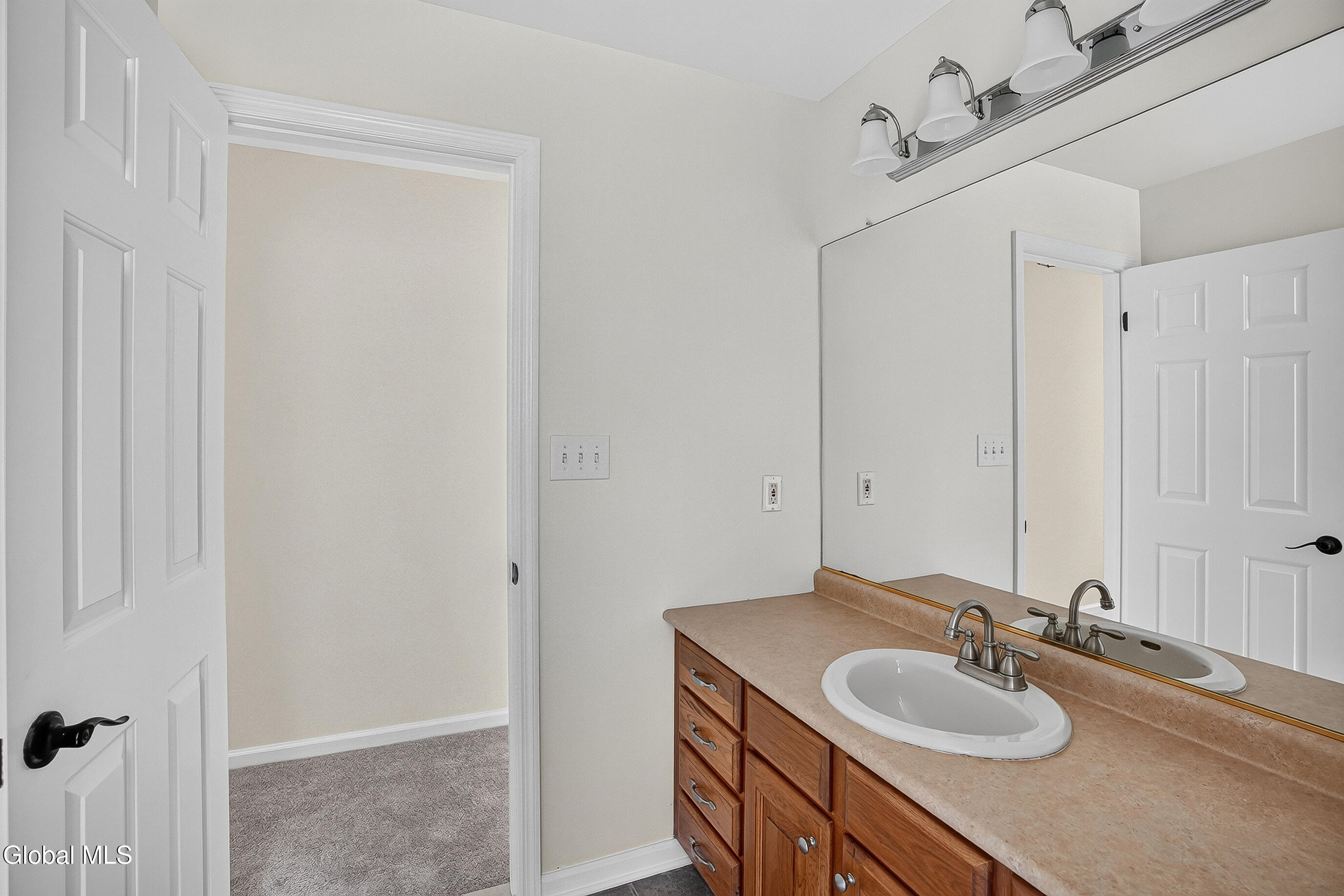 10 Reynolds Court Delmar NY 12054
