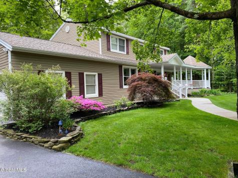 6 Bishops Court Queensbury NY 12804