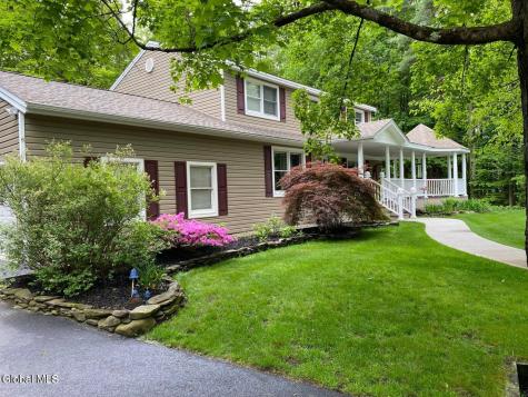 6 Bishops Court Queensbury NY 12804