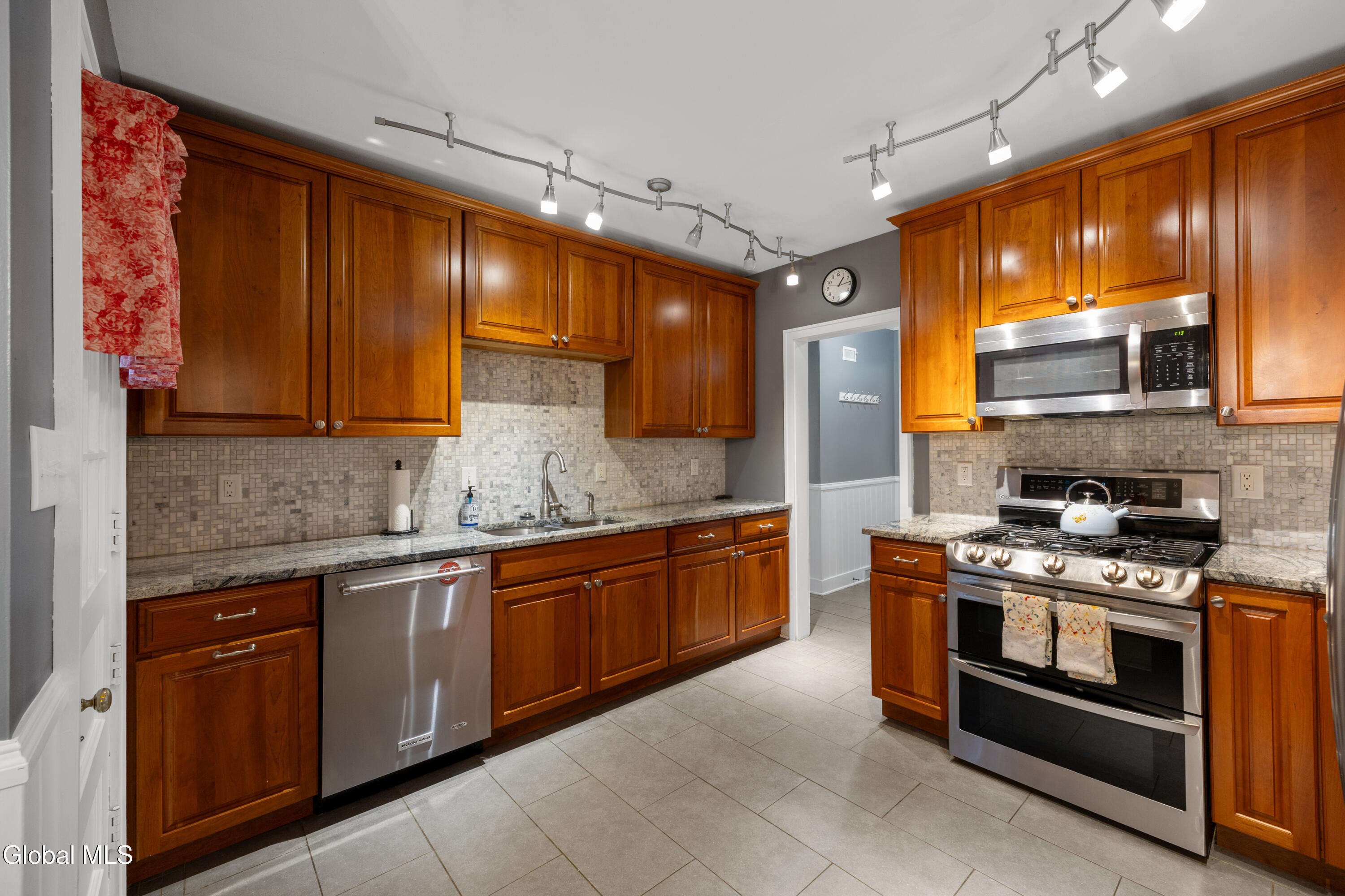 254 Lenox Avenue Albany NY 12208