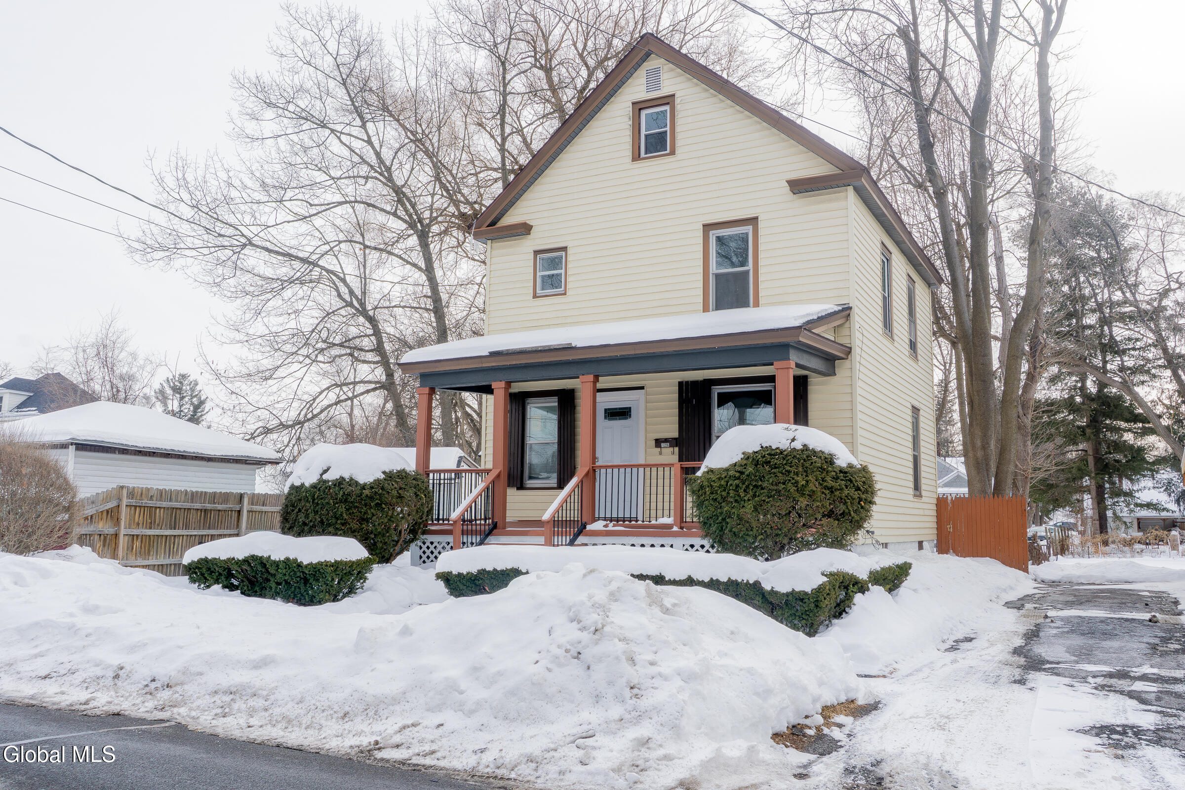 126 Manchester Road Schenectady NY 12304