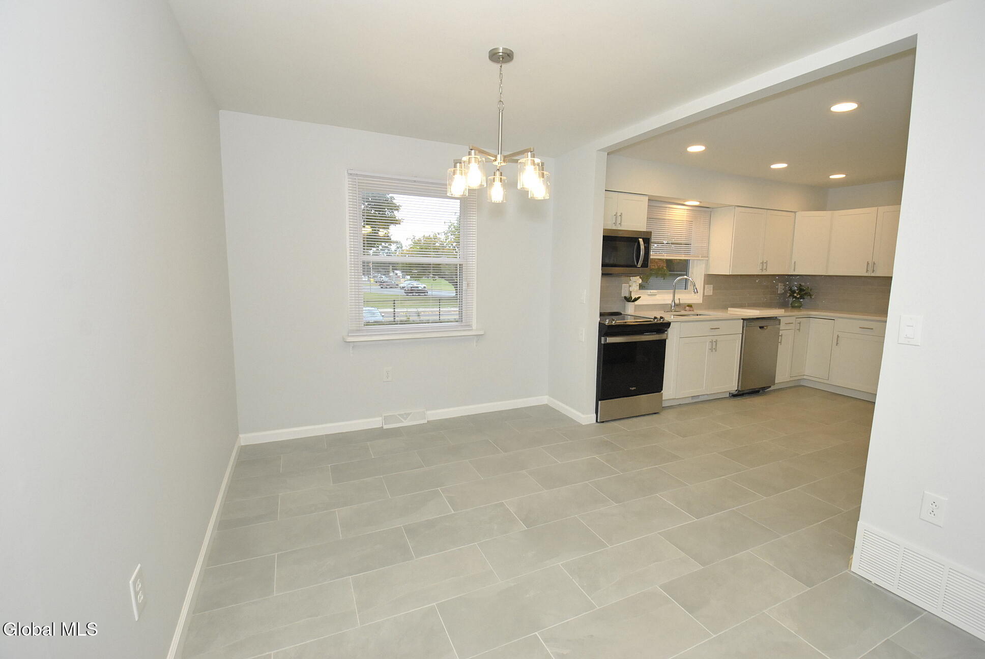 27 Donna Drive Albany NY 12205