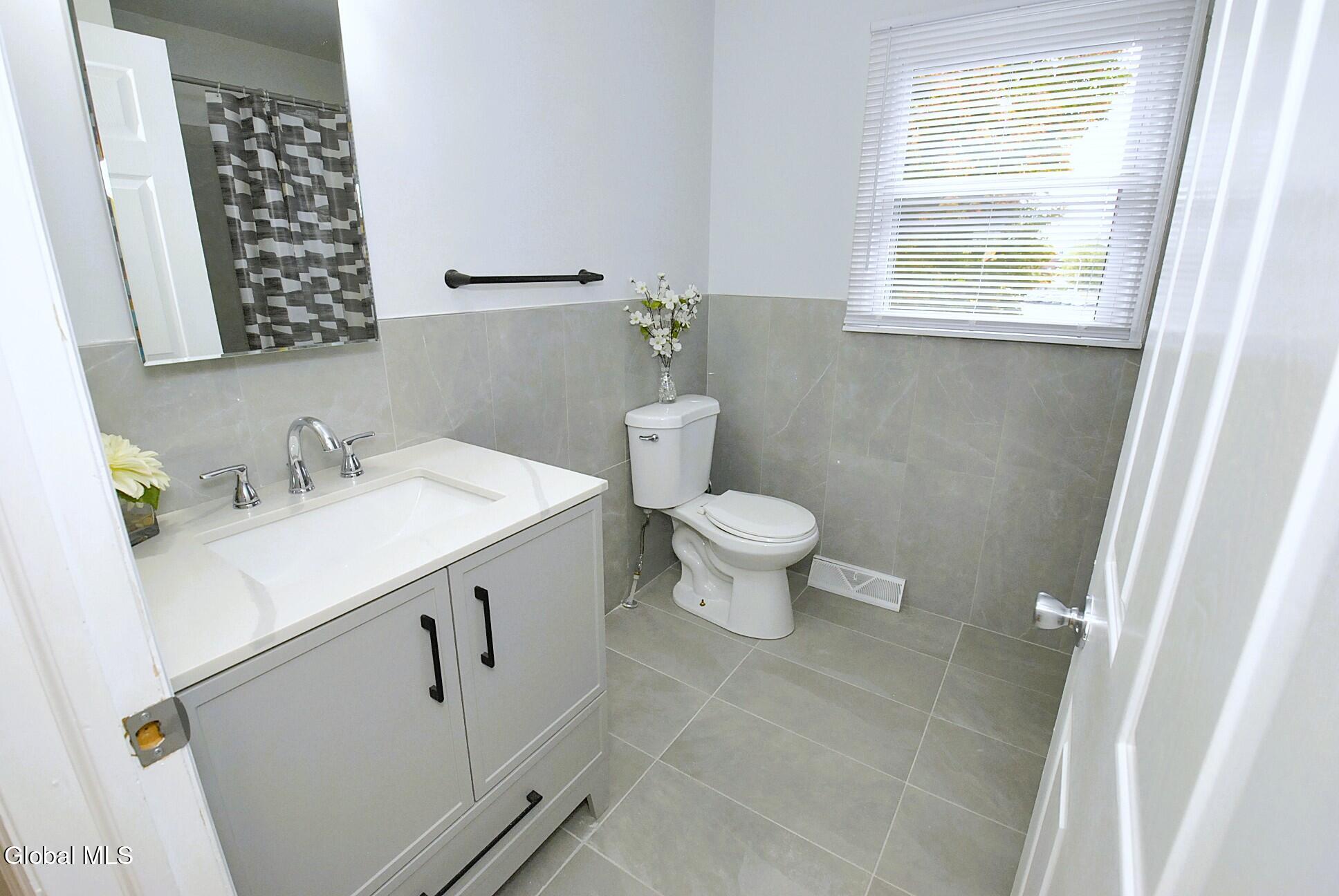 27 Donna Drive Albany NY 12205
