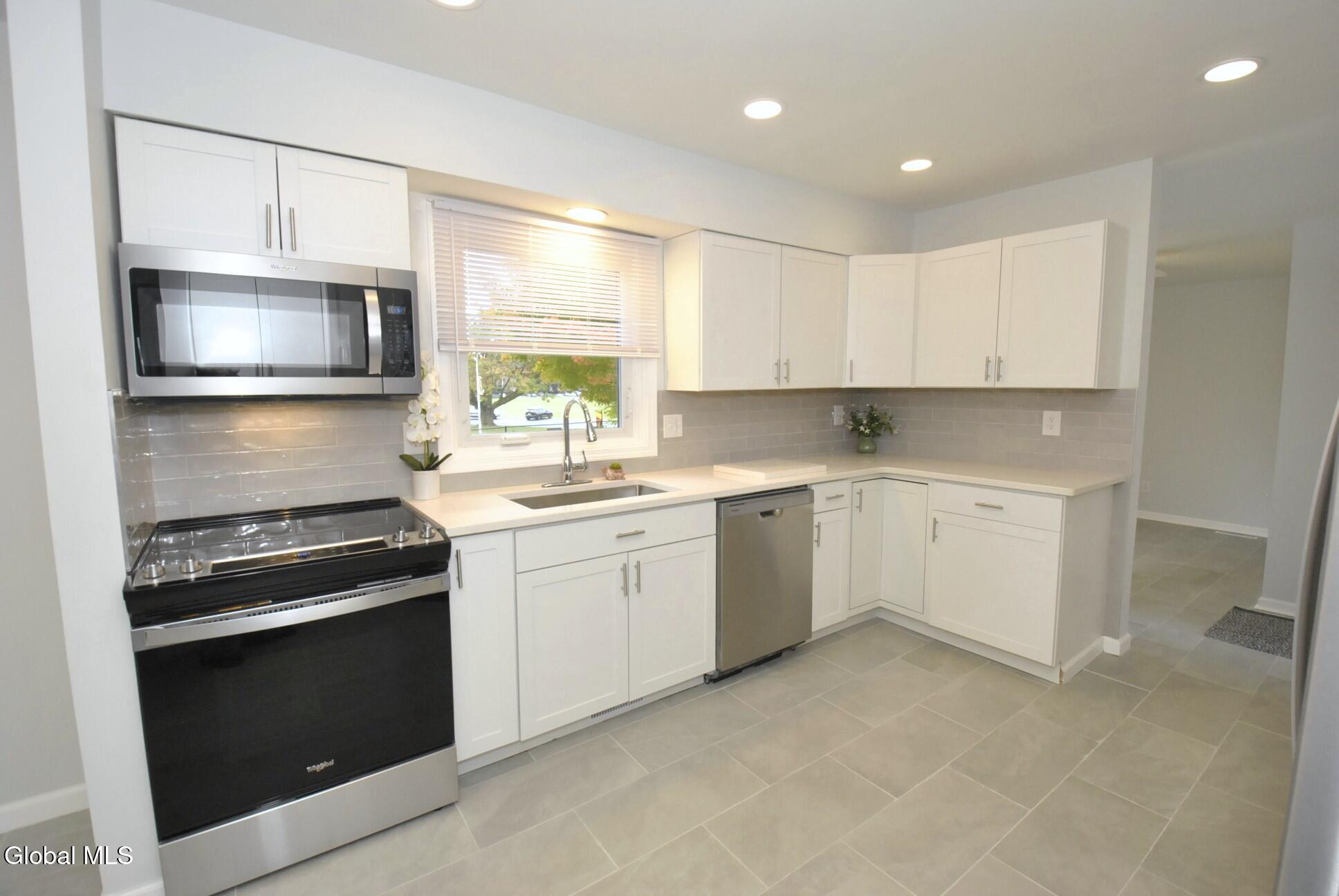 27 Donna Drive Albany NY 12205