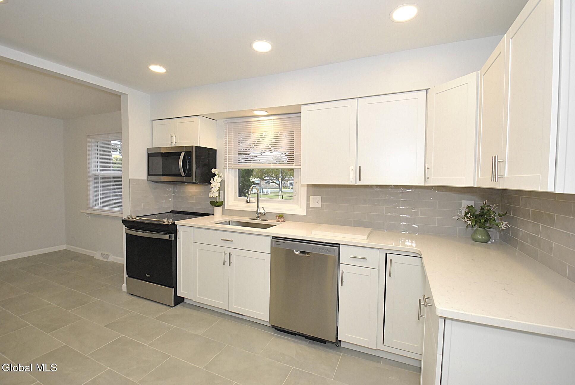 27 Donna Drive Albany NY 12205
