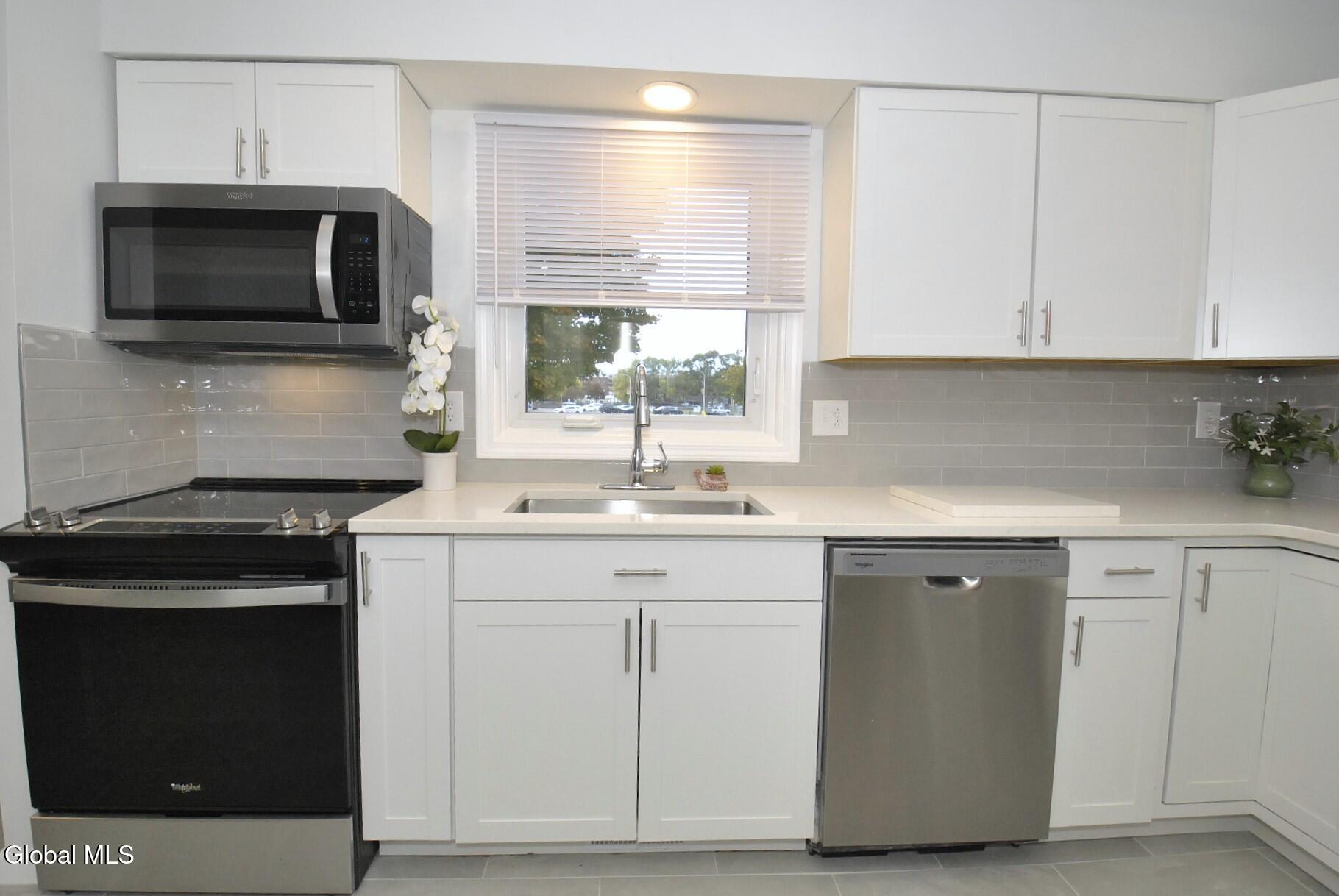 27 Donna Drive Albany NY 12205