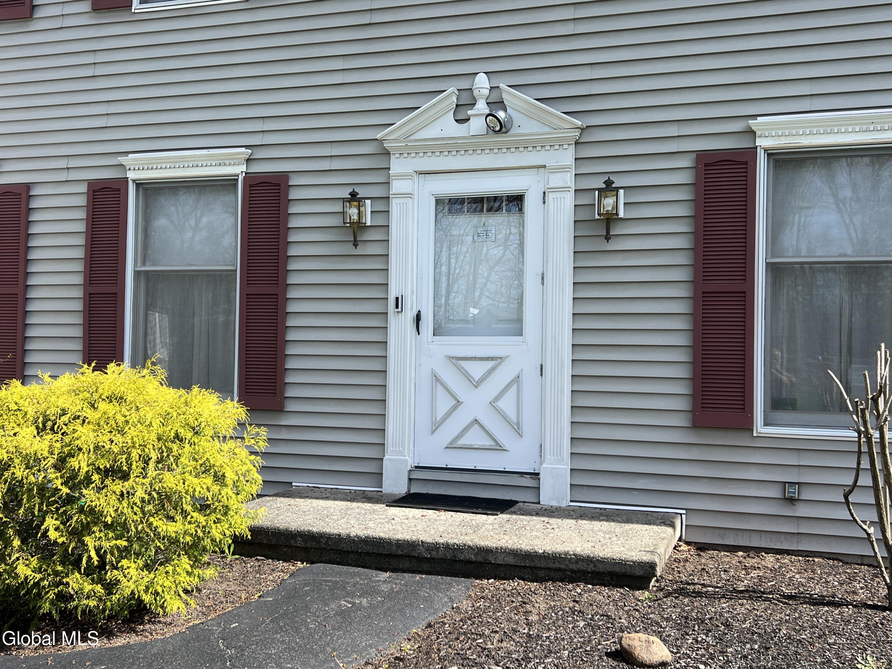 4111 Stonefield Way Schenectady NY 12306