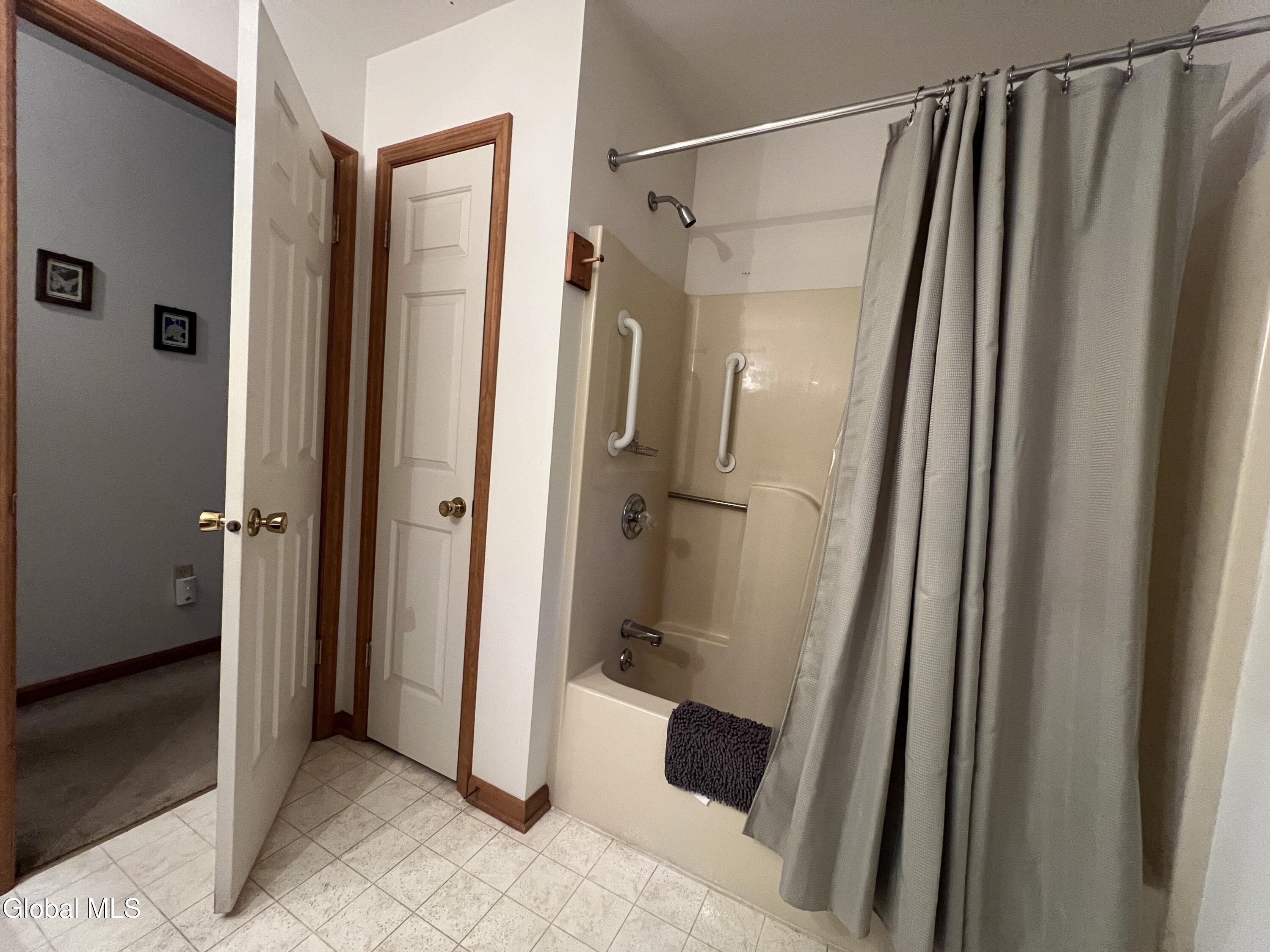 4111 Stonefield Way Schenectady NY 12306