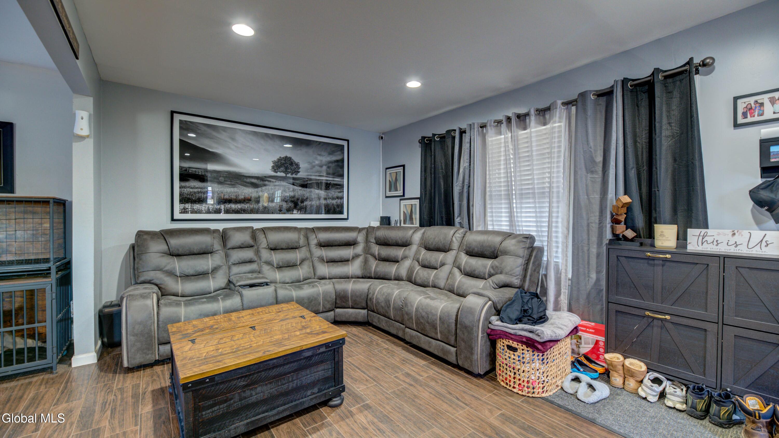 28 Wilkes Avenue Amsterdam NY 12010