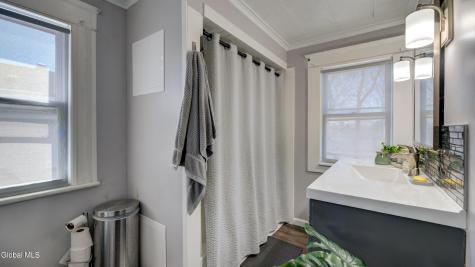 28 Wilkes Avenue Amsterdam NY 12010