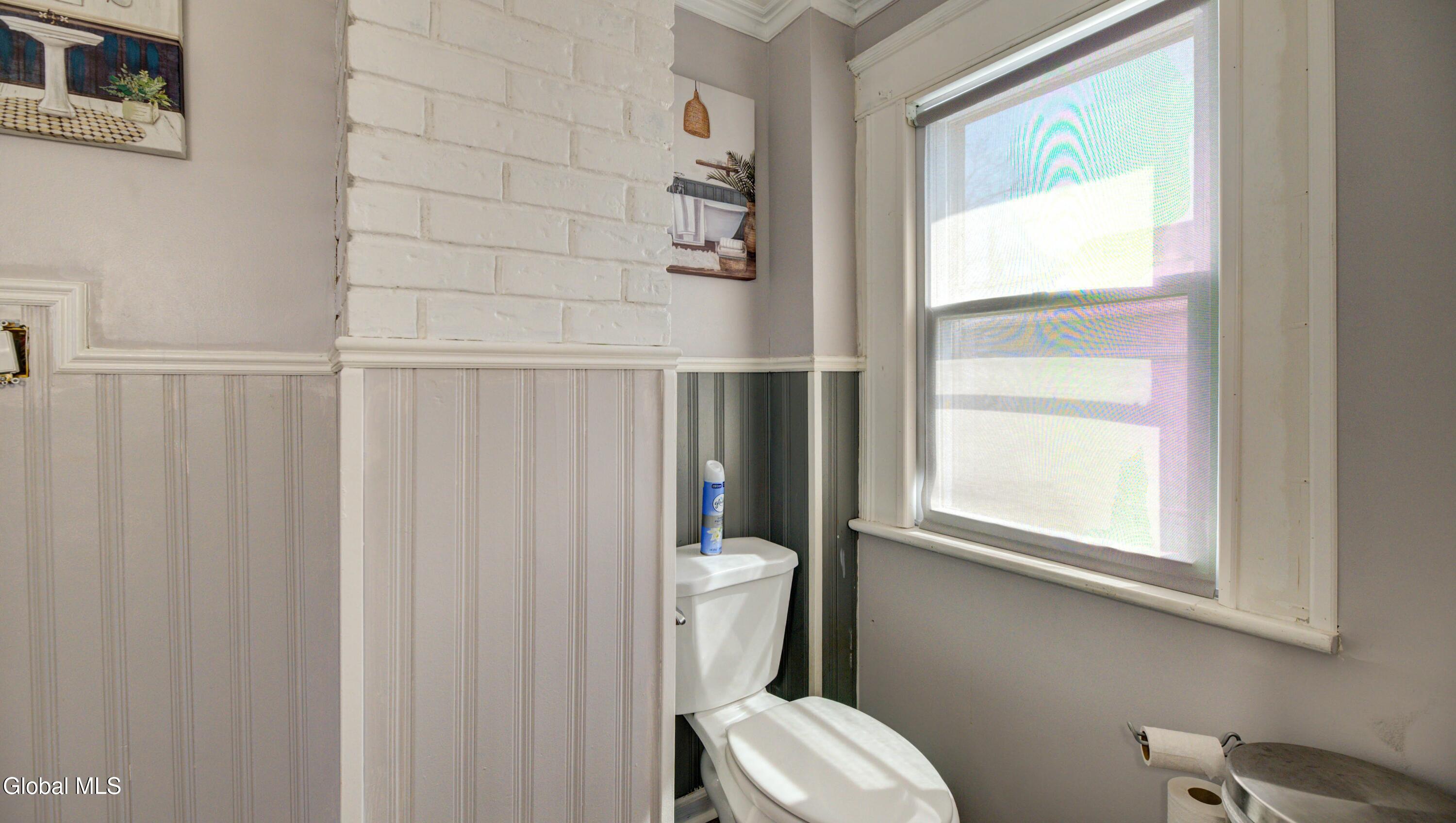 28 Wilkes Avenue Amsterdam NY 12010
