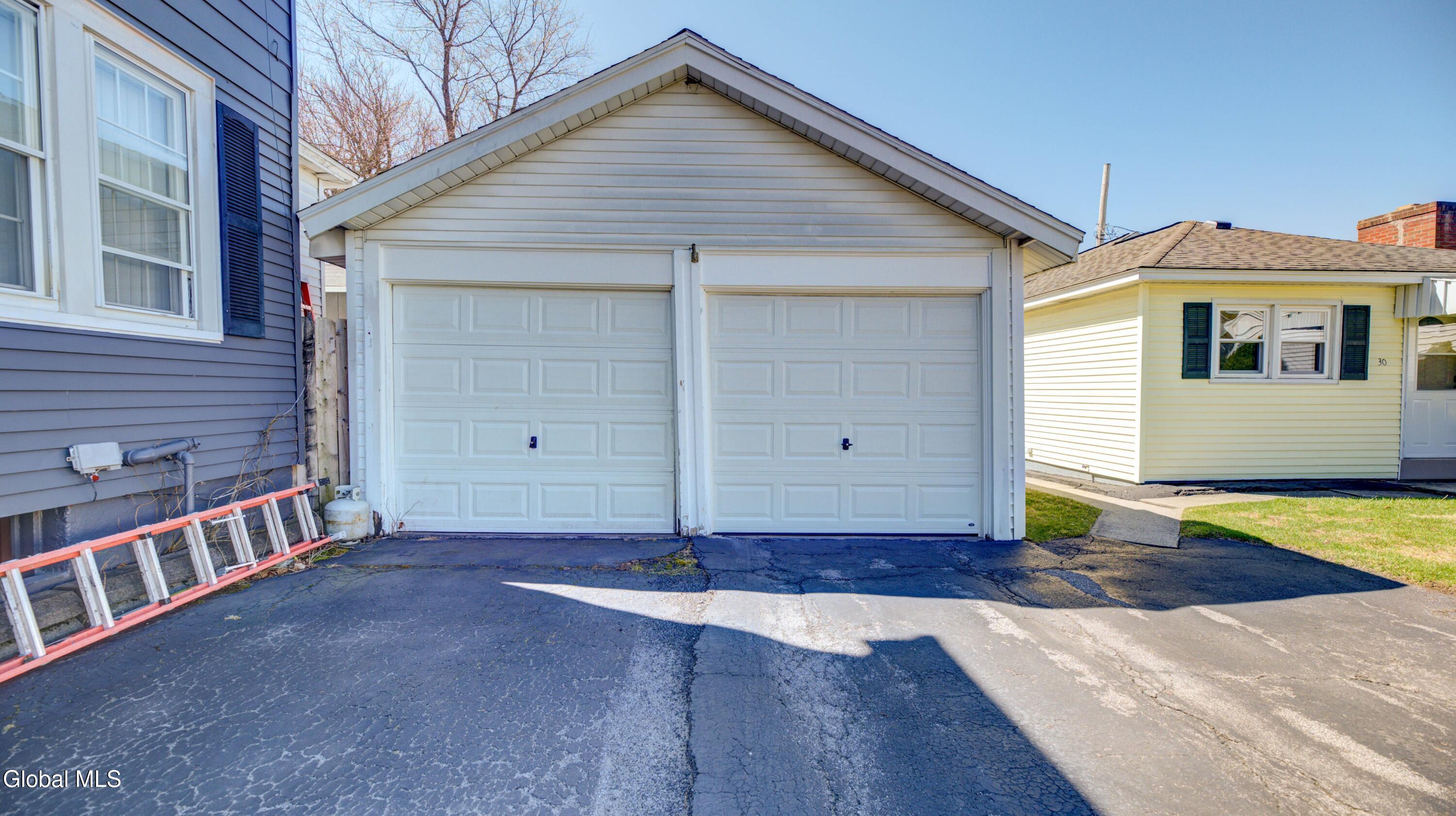 28 Wilkes Avenue Amsterdam NY 12010