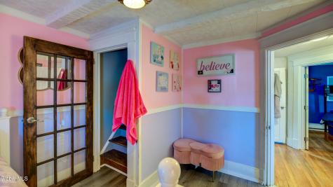 28 Wilkes Avenue Amsterdam NY 12010