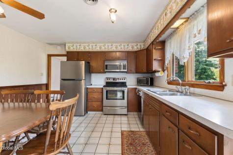 1346 Tracy Avenue Niskayuna NY 12309