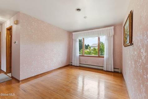 1346 Tracy Avenue Niskayuna NY 12309