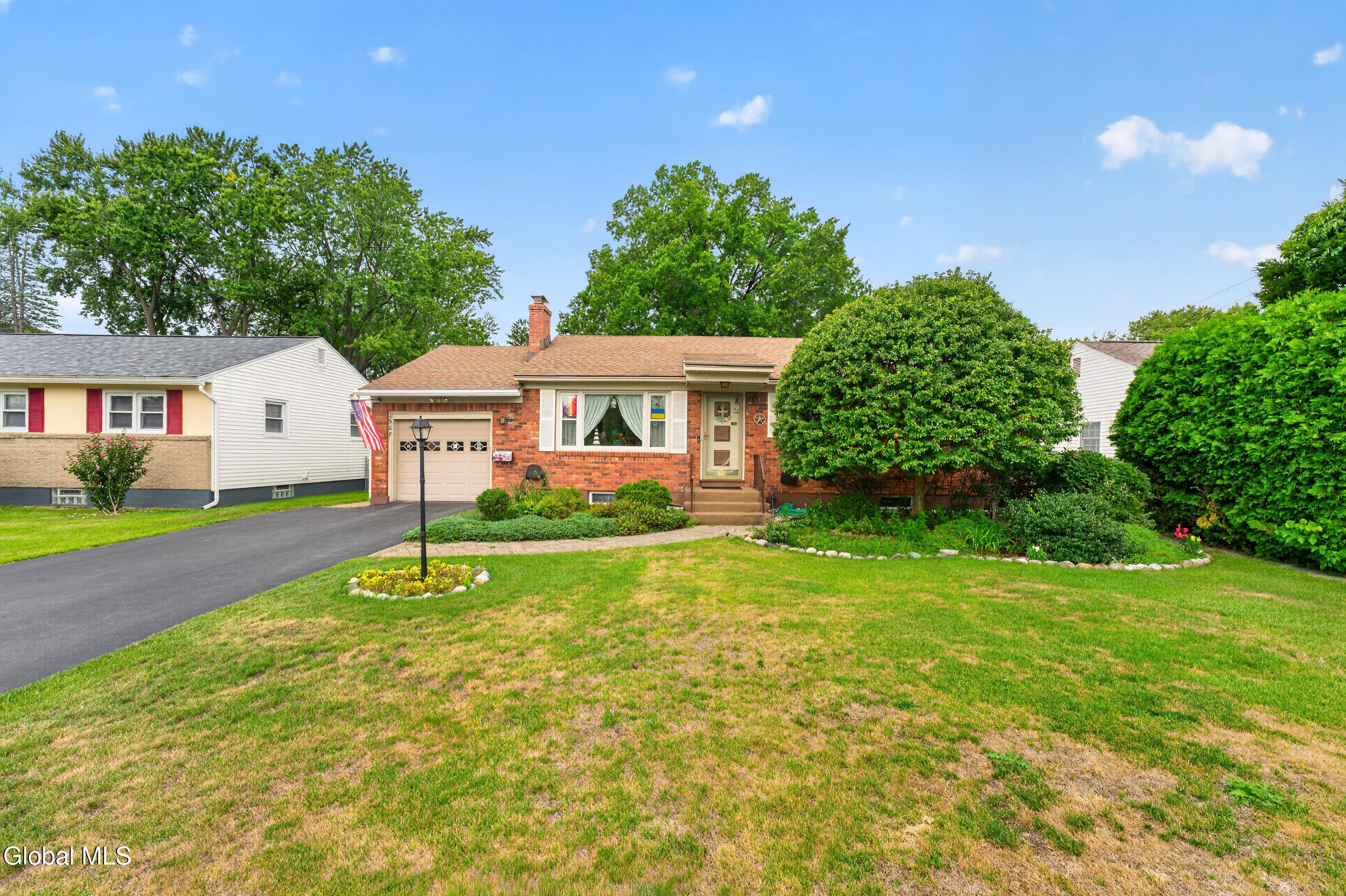 1527 Ardsley Place Schenectady NY 12308