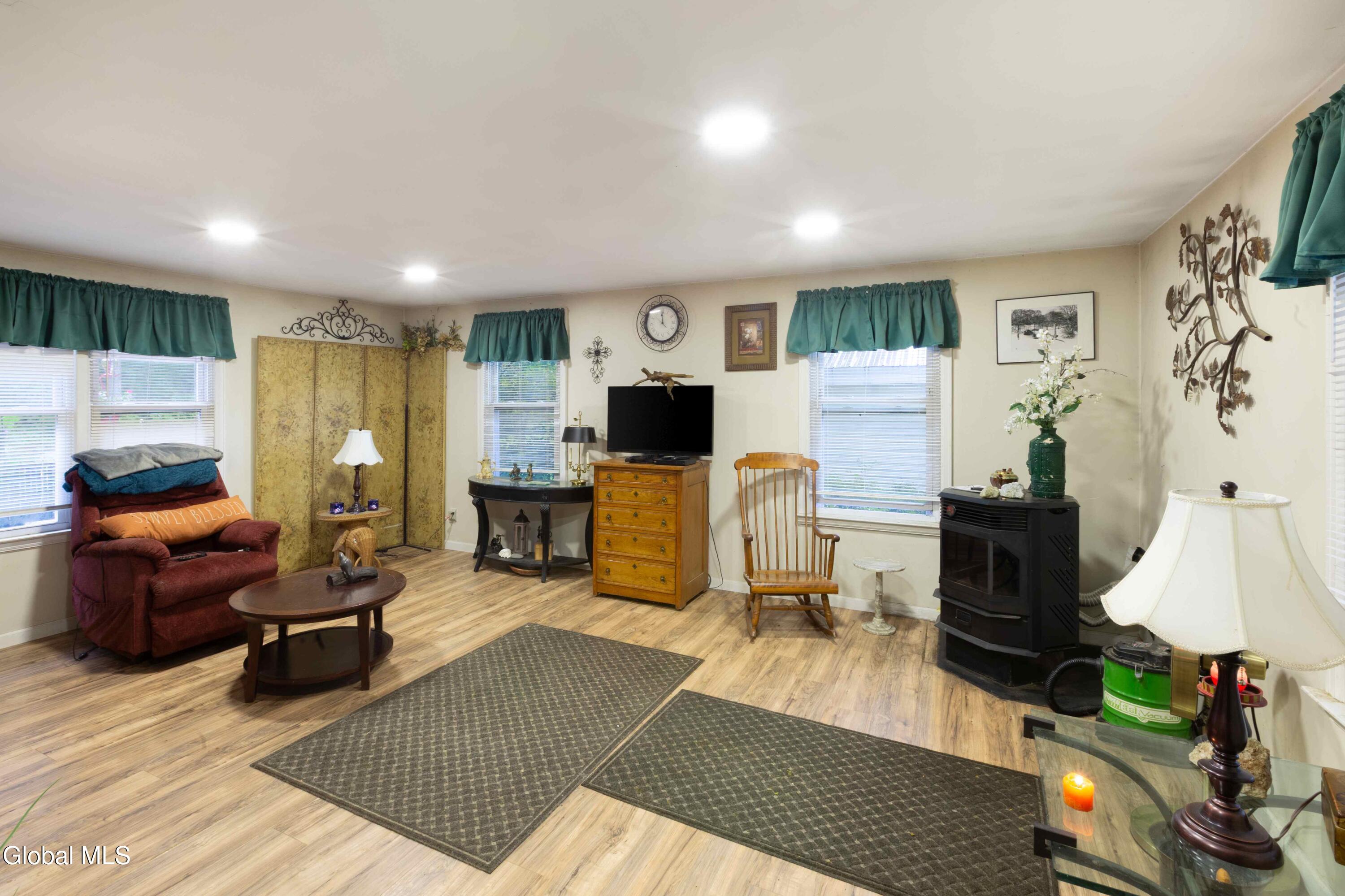 31 North Road Clarksville NY 12041