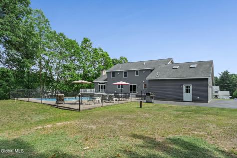 28 Victorian Drive Poestenkill NY 12140