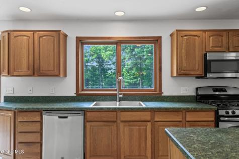 28 Victorian Drive Poestenkill NY 12140