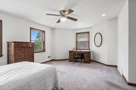 28 Victorian Drive Poestenkill NY 12140