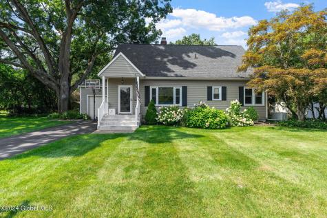 7 Elizabeth Lane Saratoga Springs NY 12866