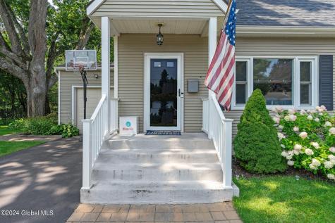 7 Elizabeth Lane Saratoga Springs NY 12866