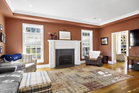8 Pauley Ln Lane Slingerlands NY 12159