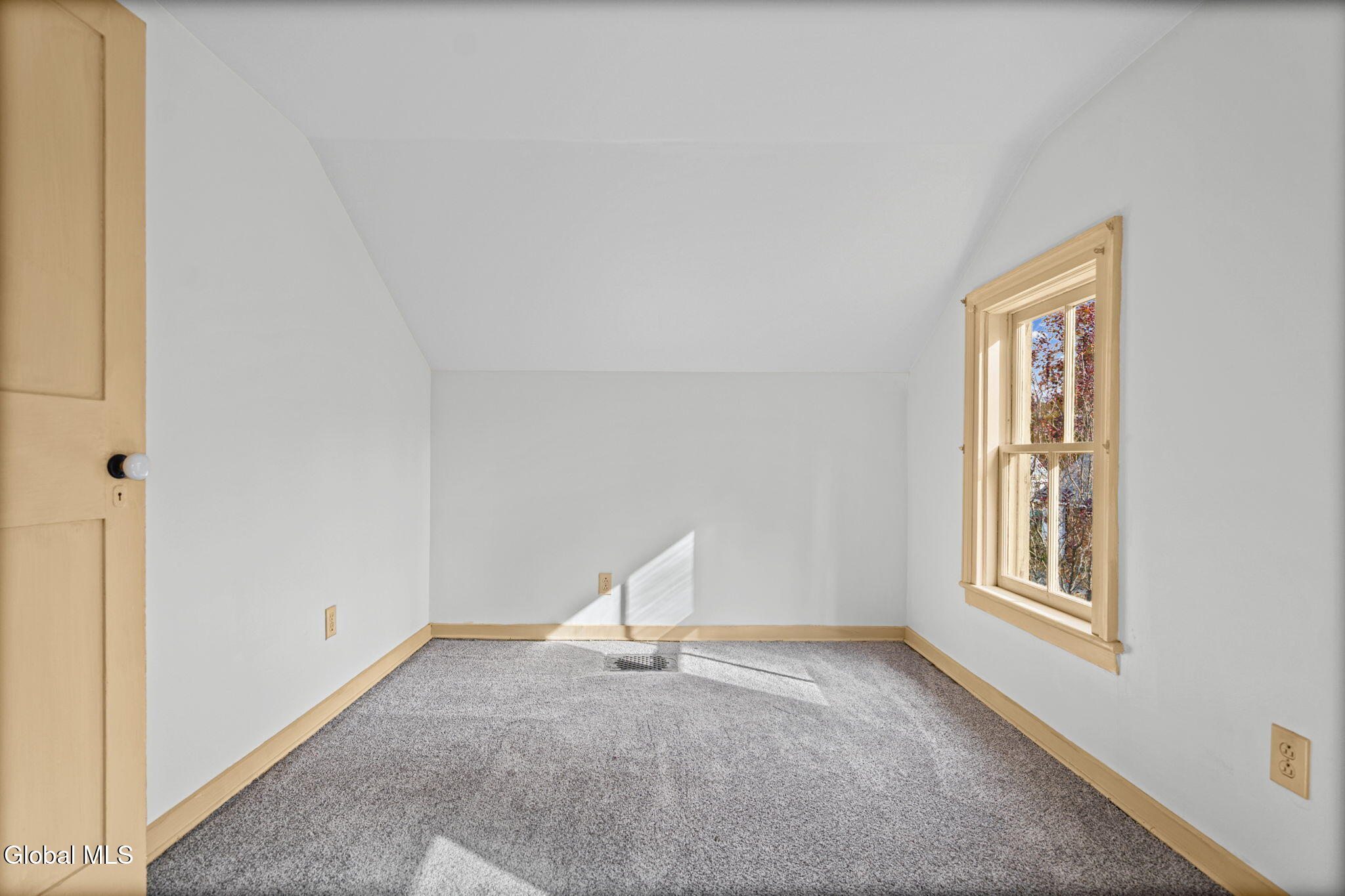 32 Elm Street Nassau NY 12123