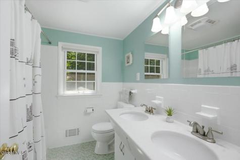 1354 Rowe Road Niskayuna NY 12309