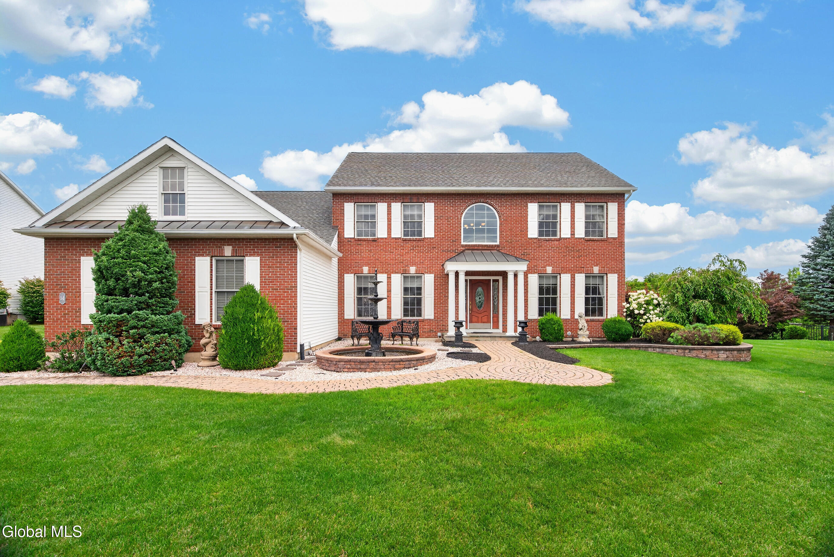 14 Ridgefield Way Watervliet NY 12189