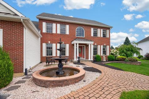14 Ridgefield Way Watervliet NY 12189