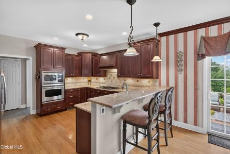 14 Ridgefield Way Watervliet NY 12189