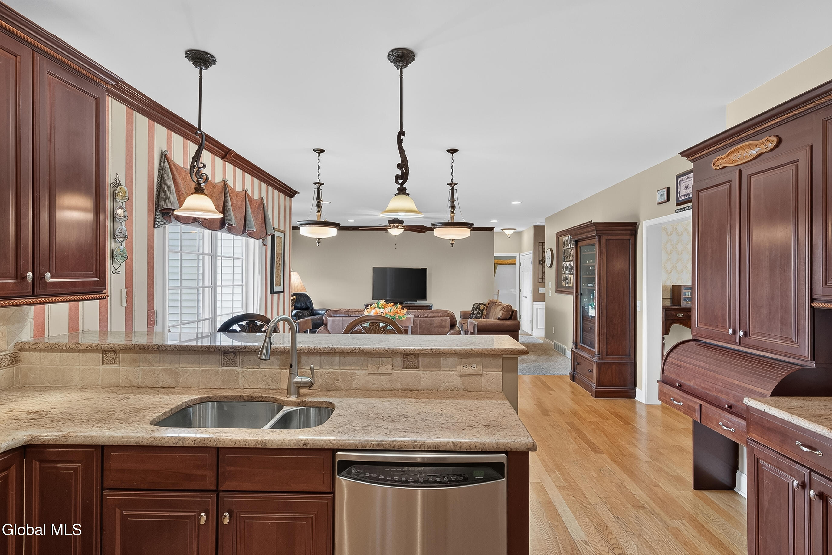 14 Ridgefield Way Watervliet NY 12189