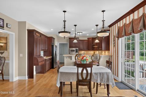 14 Ridgefield Way Watervliet NY 12189