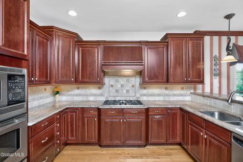 14 Ridgefield Way Watervliet NY 12189